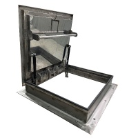 Люк кровельный ЛКР из нержавеющей стали проходной с нижнем ручкой, замком на скрытых петлях с амортизаторами